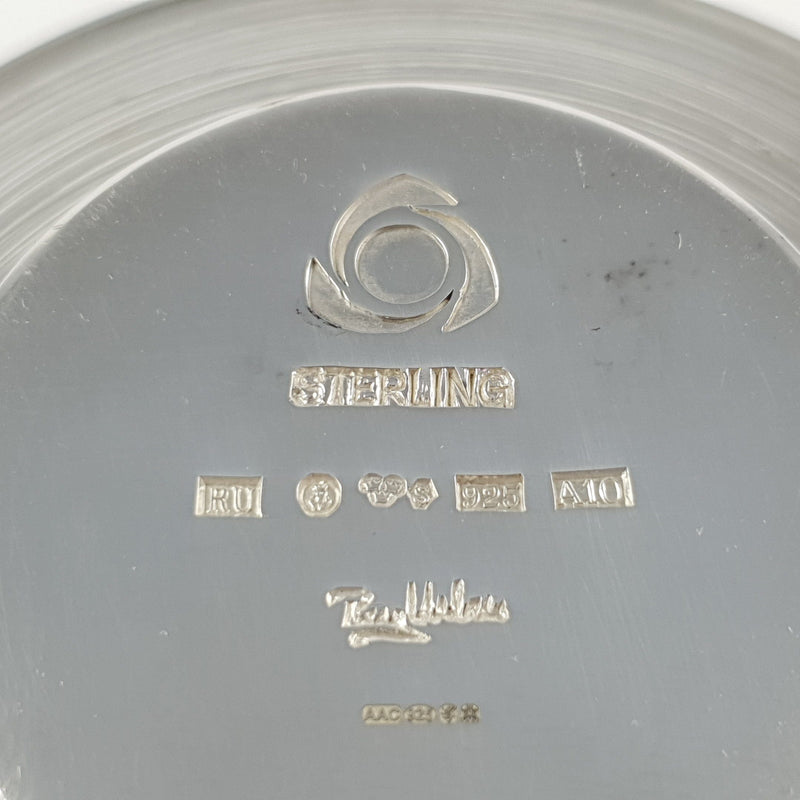 the makers marks and hallmarks to the underneath of the dish