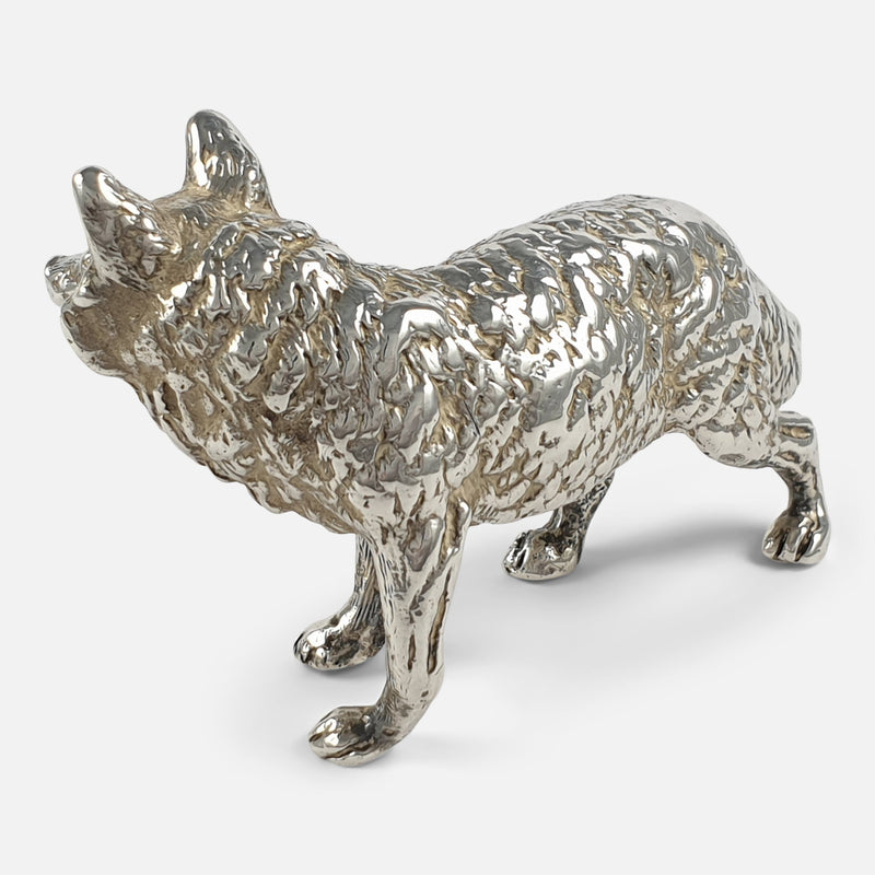 the fox facing away