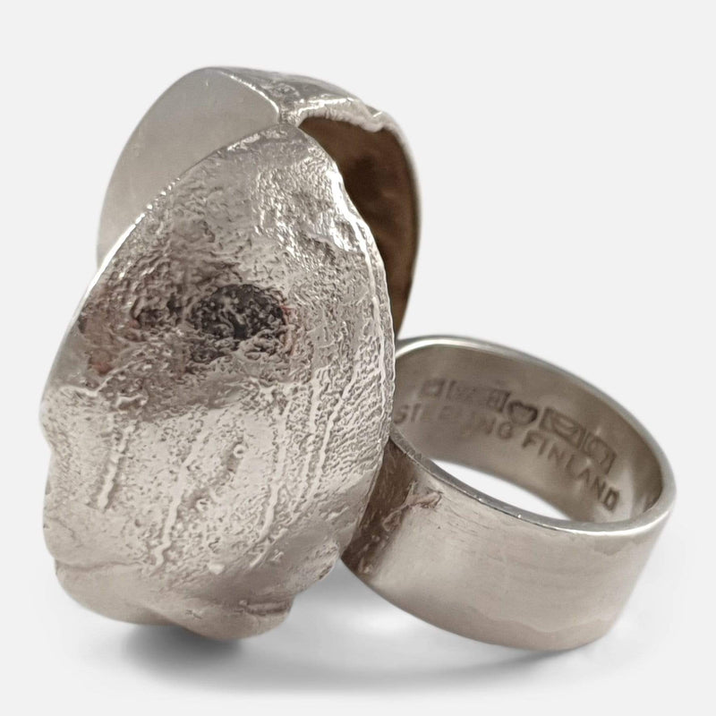 the ring lying flat with side on view