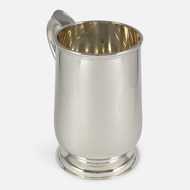 a view of the tankard with handle to background