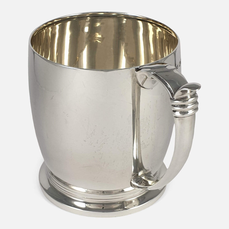 the tankard turned to have handle to forefront
