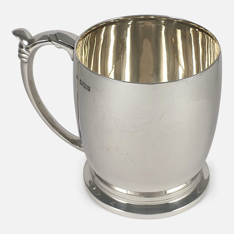 the tankard with handle to side