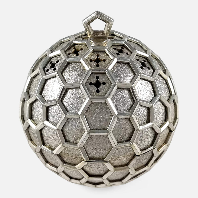 the pomander viewed from a raised position