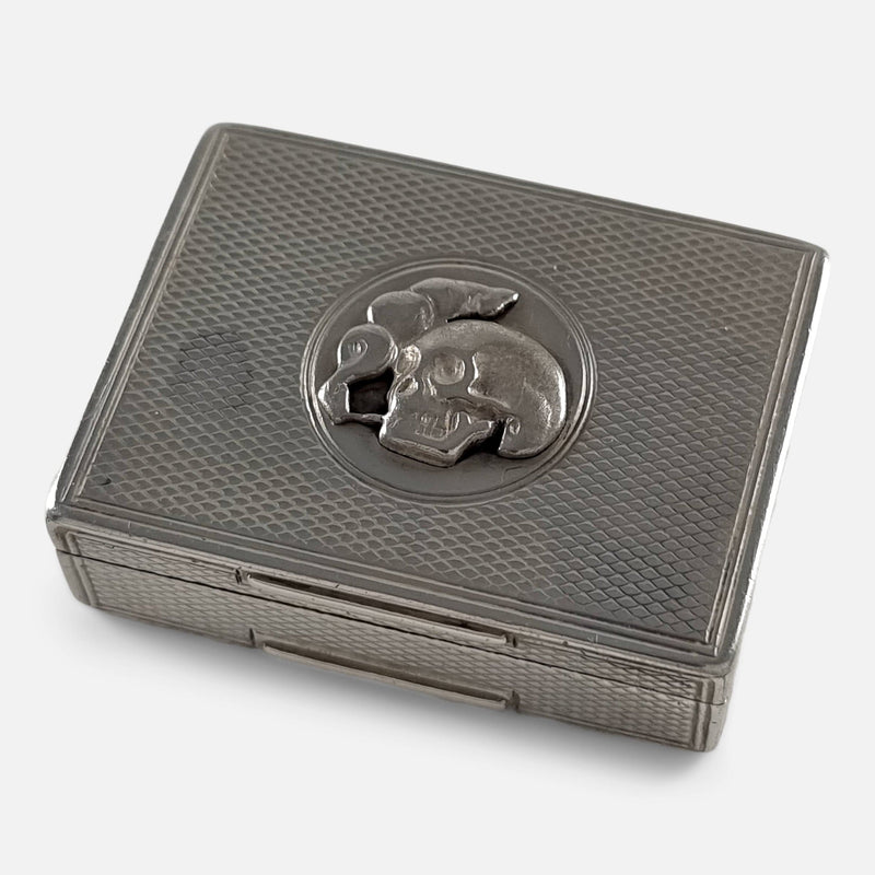 the Victorian sterling silver snuff box viewed from above