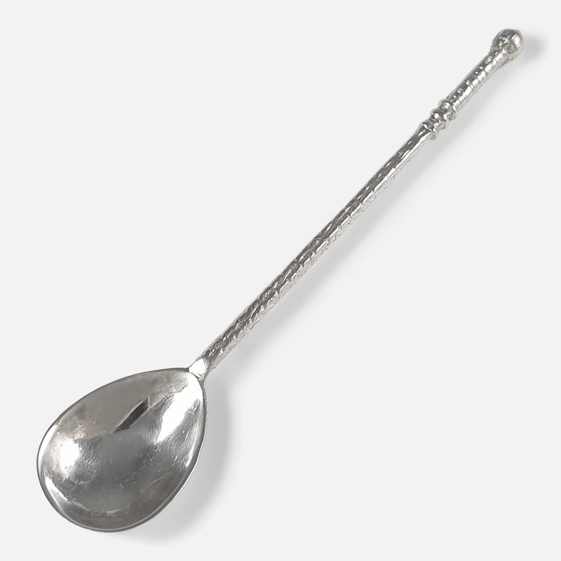 the spoon viewed diagonally with the bowl to the forefront