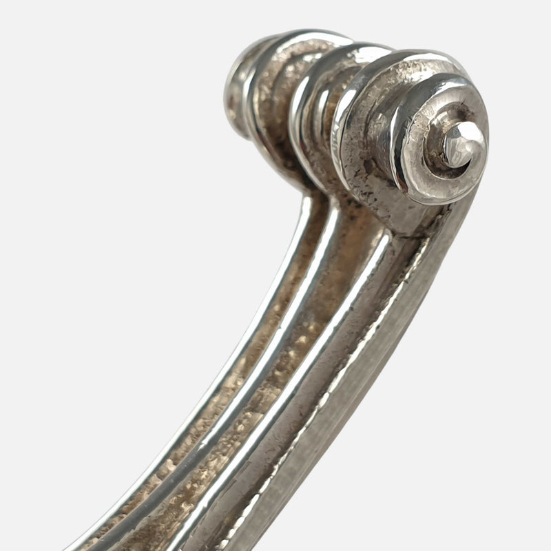 the back of the onslow style handle