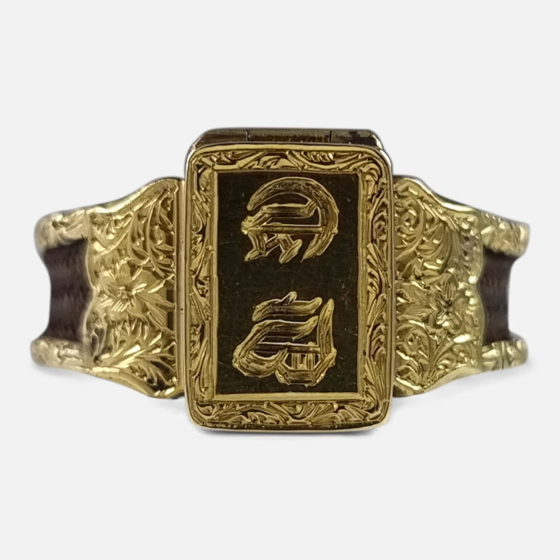 the antique gold ring viewed face on
