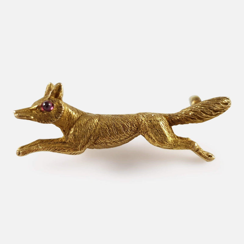 the 15ct yellow gold fox brooch viewed from the front