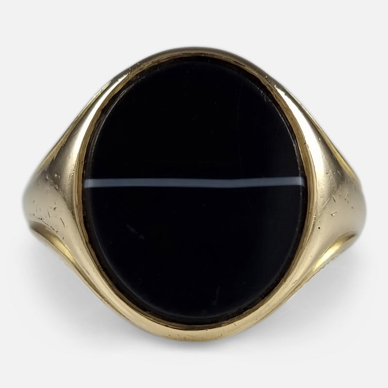 the Victorian 18 carat gold banded agate signet ring viewed from the front