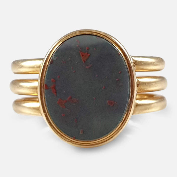 the Victorian 18ct gold bloodstone signet ring viewed from the front