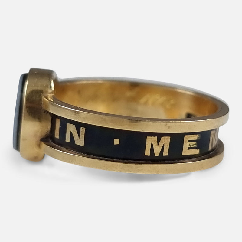 a side on view of the ring