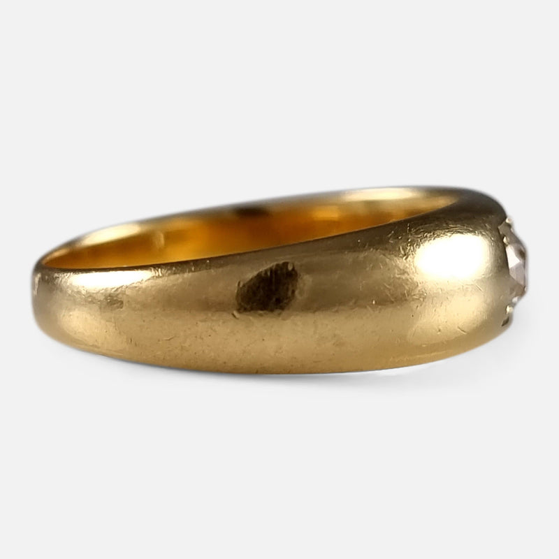a side on view of the ring