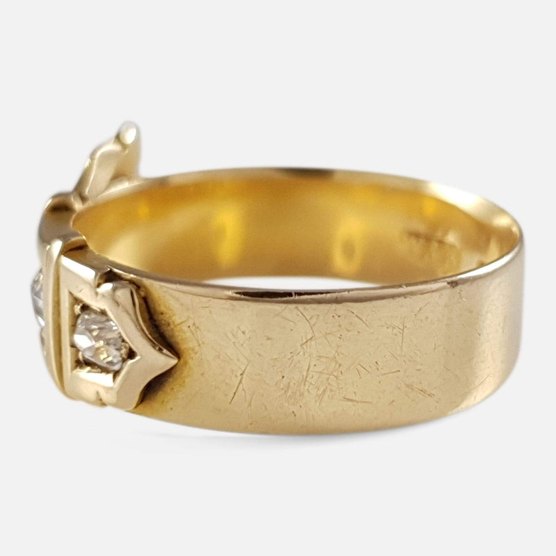 a side on view of the ring