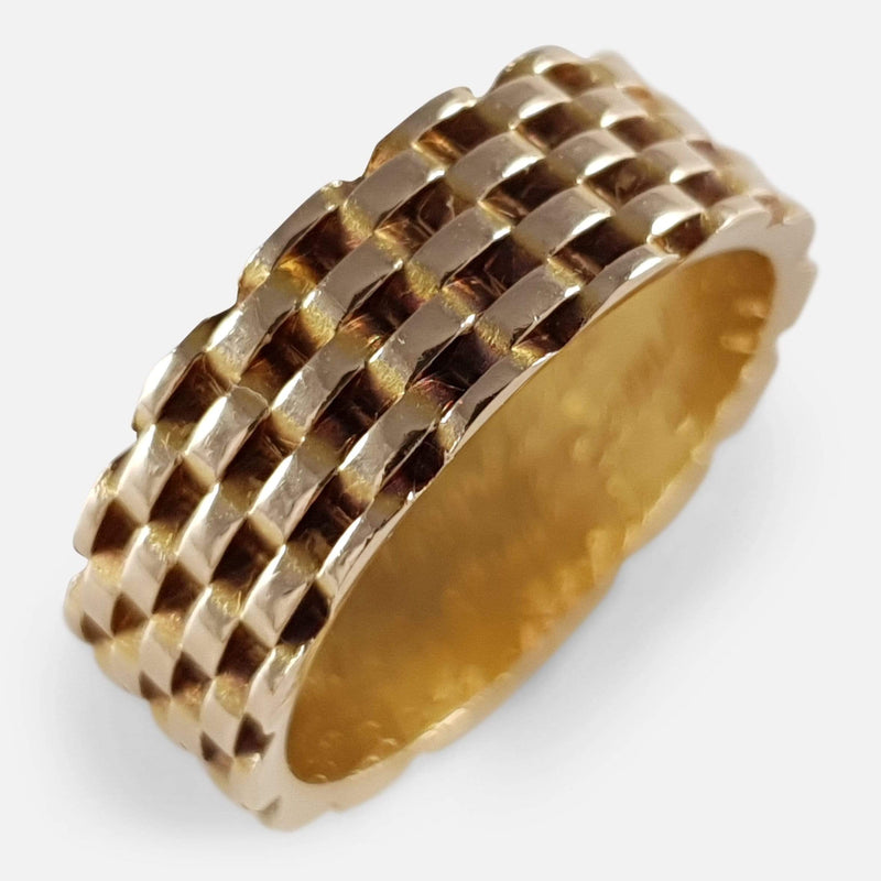the 18ct gold memorial ring viewed from above