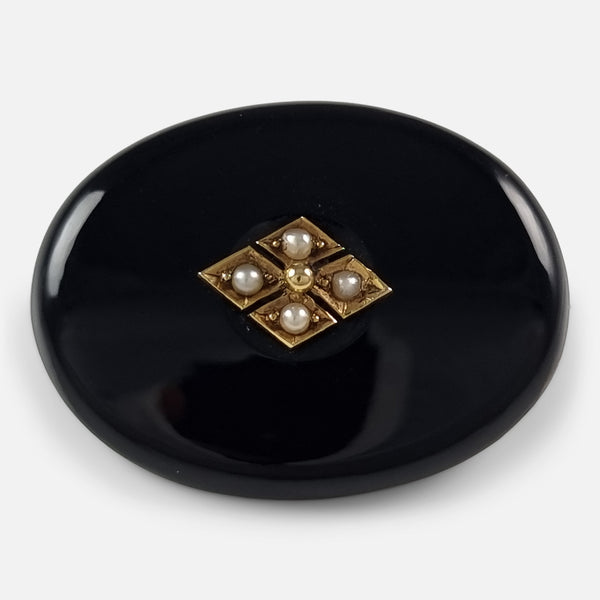the Victorian 9ct gold and seed pearl onyx brooch viewed from above