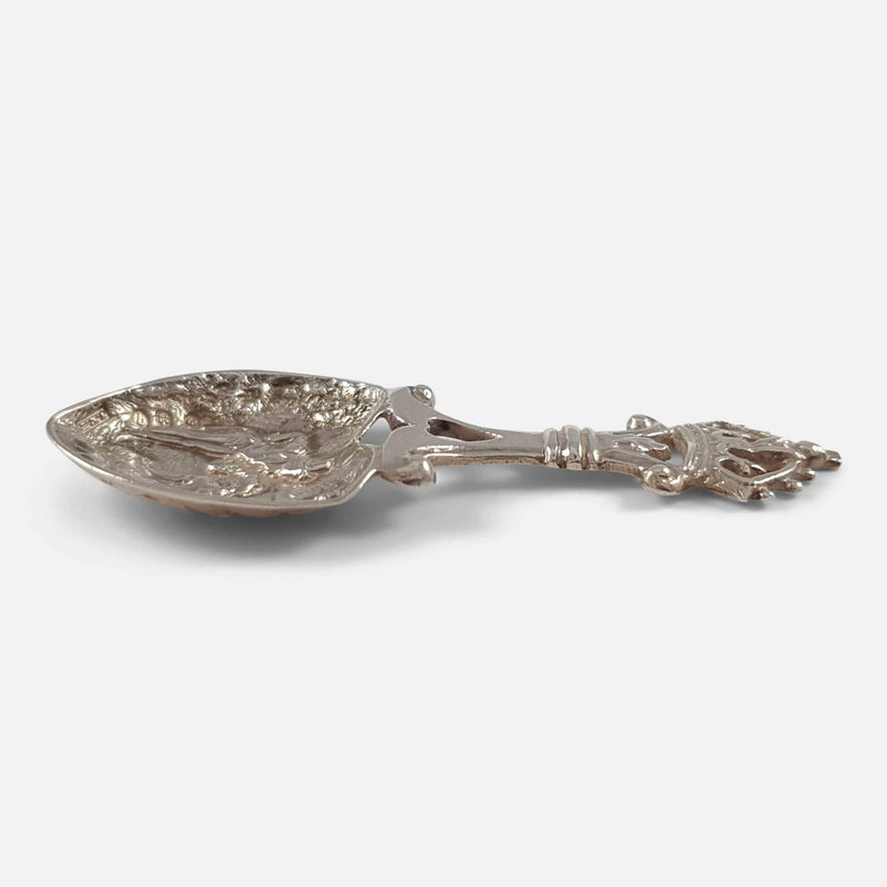 a side on view of the tea caddy spoon