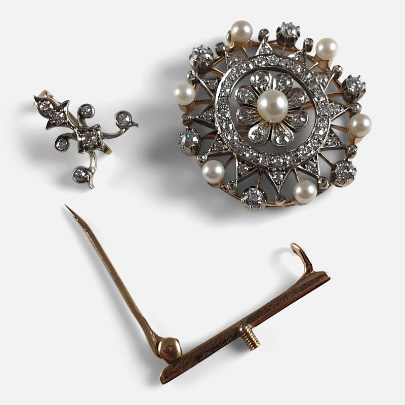 the brooch pin and clasp unscrewed