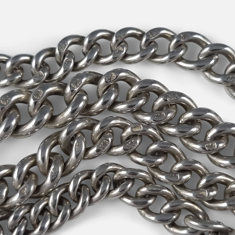 a number of chain links in focus