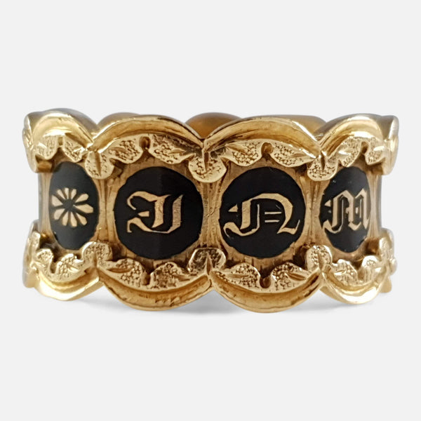 the 18ct gold mourning ring with a view of the outer inscription