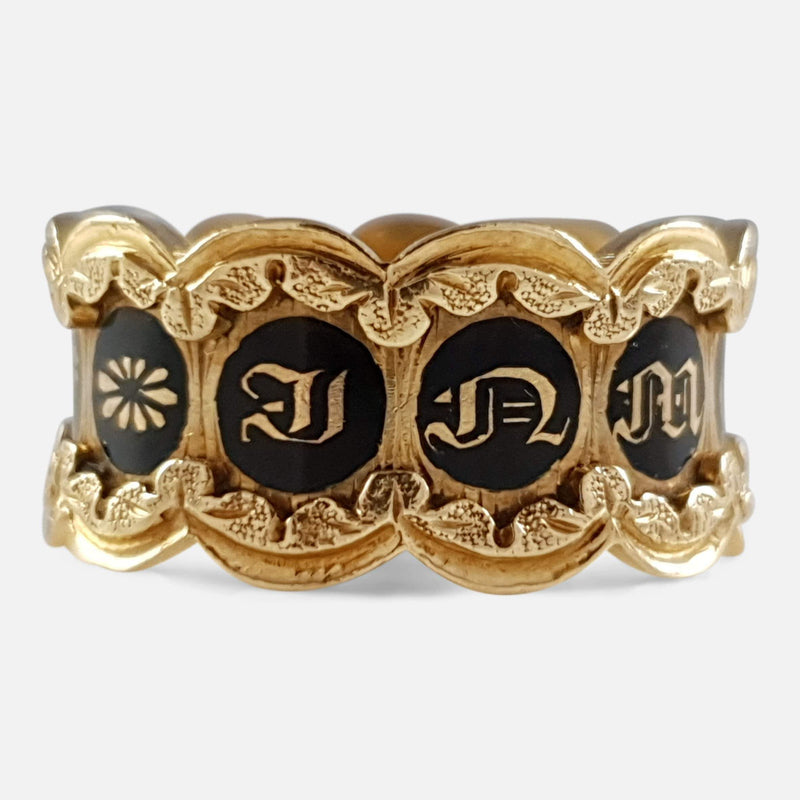 the 18ct gold mourning ring with a view of the outer inscription